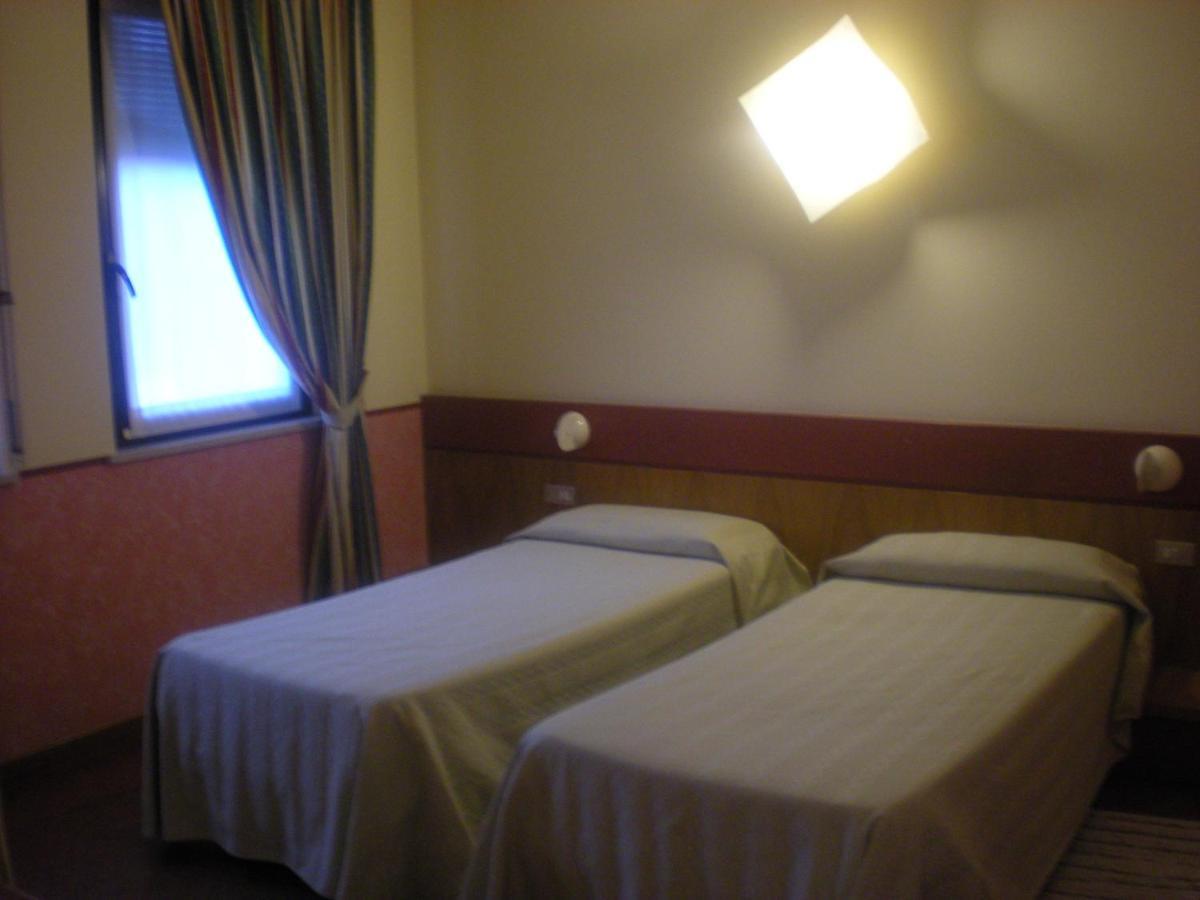 Hotel Roma Bussolengo Zimmer foto