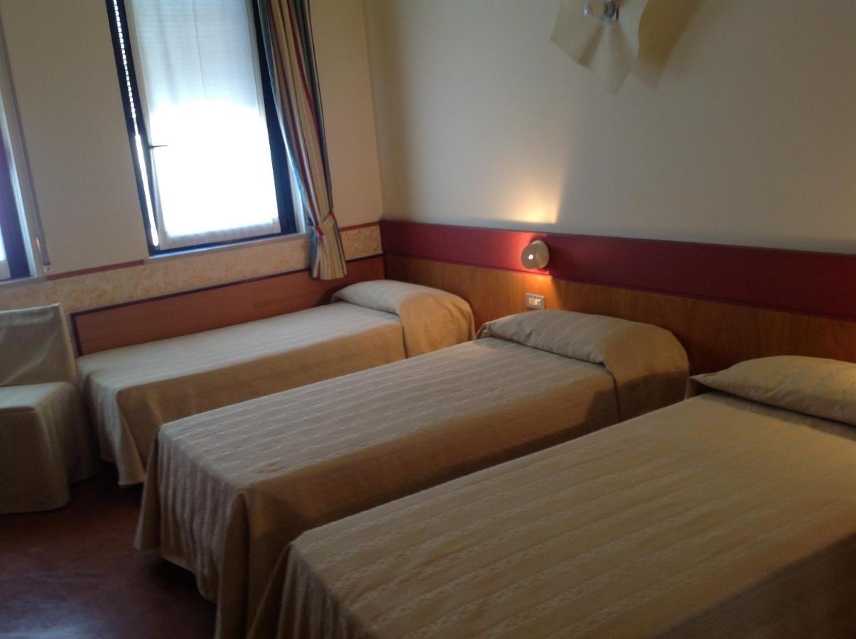 Hotel Roma Bussolengo Zimmer foto